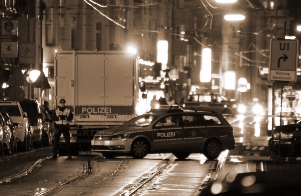 Einsatz BF Verdaechtiges Fahrzeug Koeln Suelz Zuelpischerstr Gustavstr P13.JPG - Miklos Laubert